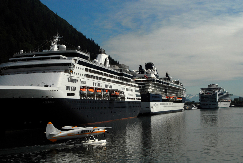 Juneau, Alaska, cruise ships, sea plane, 8.05.2008